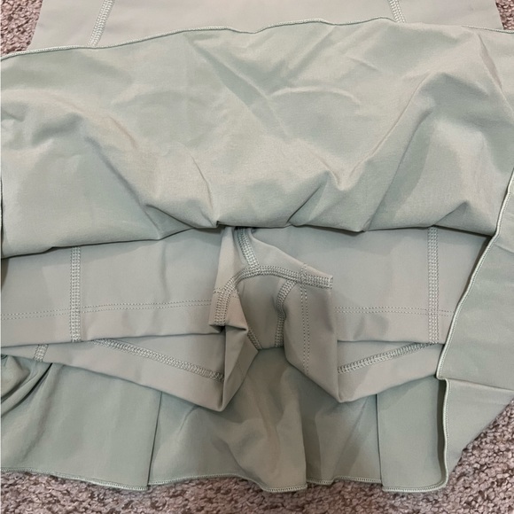 Aritzia skirt - Picture 3 of 3